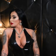 Mistress Kennya - Muscle Cuckholding Mistress Kennya HouseOfLust vr porn video