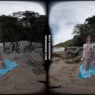 Emmux Risky Public Masturbating On A Beach In Italy VRgoddess vr porn video