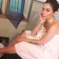 Gorgeously beautiful Chiara takes a warm bath VRFootfetish vr porn video