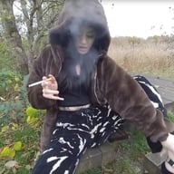 Shay London British Summer VRSmokers vr porn video