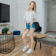 Solo Pleasures On A Chair Tmwvrnet vr porn video