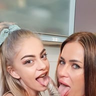 Eva Wild, Ariana - Auntie's Lesson for her Niece VRoomed vr porn video