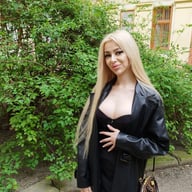 BUSTY BLONDE DISCOVERS SQUIRTING in FIRST THREESOME porn