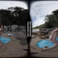 Emmux Risky Public Masturbating On A Beach In Italy VRgoddess vr porn video