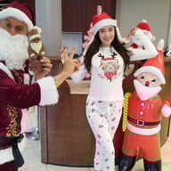 CREAMPIE THREESOME REUNITES BEST FRIENDS