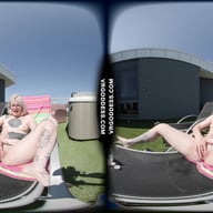 Pale Brille Fingering Herself Outdoors Under The Hot Sun With Oil VRgoddess vr porn video
