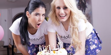 VR Porn Threesone Reviews #29: Birthday Gift!