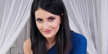 Tiny Tina Is Your Hot Roommate