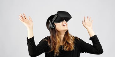 Oculus Files Patent for a Convertible HMD Powered by a PC or Phone