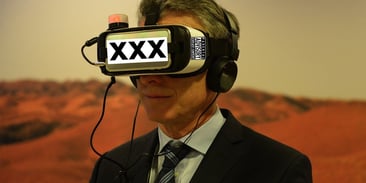 Argentina's President Tries Virtual Reality (+ Some Photoshop Fun)