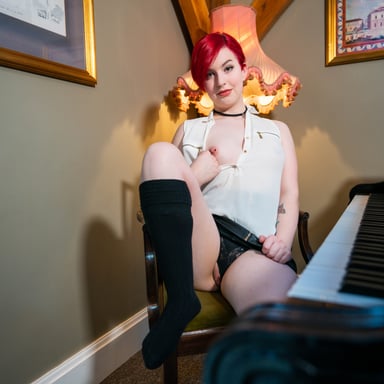 Pervy Pianist WankitNowVR Olivia Kinks vr porn video vrporn.com virtual reality