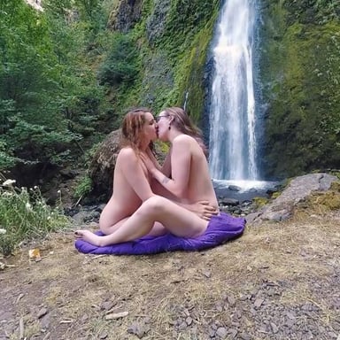 Endza & Sierra - Luscious Licking YanksVR vr porn video vrporn.com virtual reality