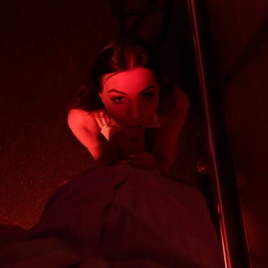38 Cindy Shine Squeezevr vr porn video vrporn.com virtual reality