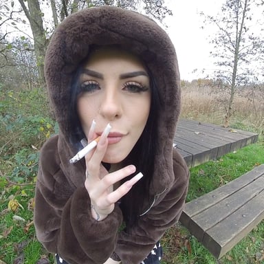 Shay London British Summer VRSmokers vr porn video