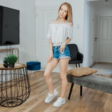 Solo Pleasures On A Chair Tmwvrnet vr porn video