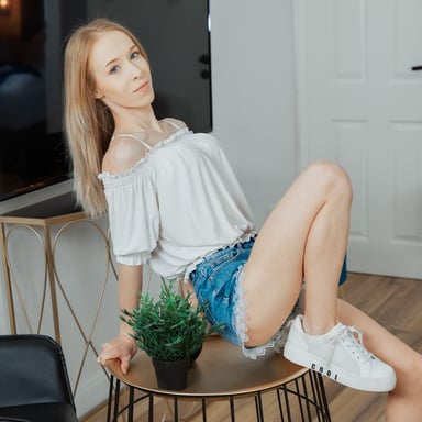 Solo Pleasures On A Chair Tmwvrnet vr porn video