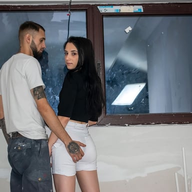 Zoe Foxxy - Slutty teen fucks the contractor as payment xxx