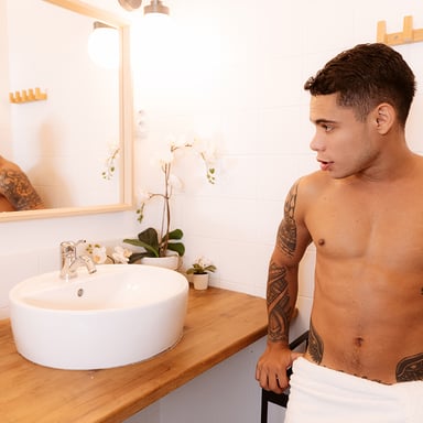 [Gay] Hard in the Bathroom porn