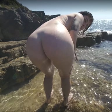 Tattooed Brille Skinny Dipping In The Ocean While On Vacation Jilling VRgoddess vr porn video