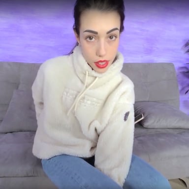 Gorgeous Petra In Knee-High Nylons And Super Cozy Slippers VRFootFetish vr porn video