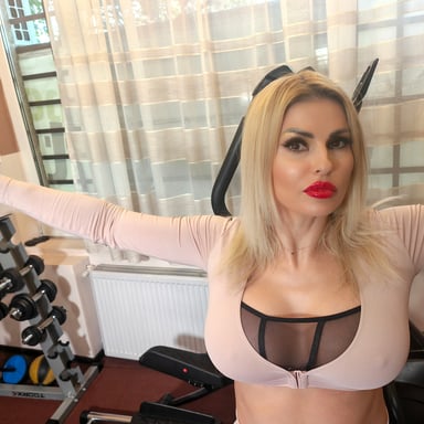 Watch But Don't Touch - Lexy Noir VRoomed vr porn video