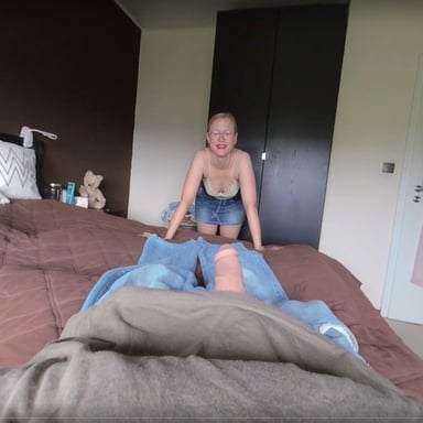 Schatz, ich hab es wirklich eilig. Aber gut, eine Runde ficken geht BlondeHexe vr porn video