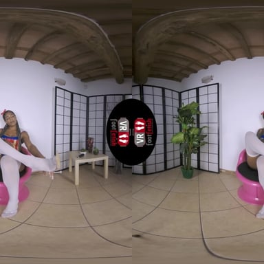 Stunning Ebony Babe Glorya Dressed Up As SnowWhite Loves Posing Her Feet And Playing With A Vibrator VRFootFetish vr porn video