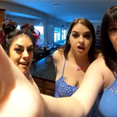 Giantesses Hunt for Tinies in Kitchen Jane Judge vr porn video