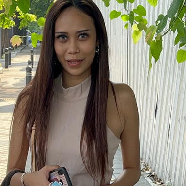18yo Thai Top Model Seduced Into Her First Porn JAM JohnTronVR vr porn video