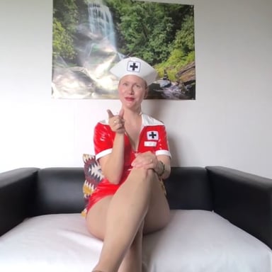 Geile Krankeschwester therapiert Deine Latte BlondeHexe vr porn video
