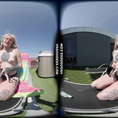 Pale Brille Fingering Herself Outdoors Under The Hot Sun With Oil VRgoddess vr porn video