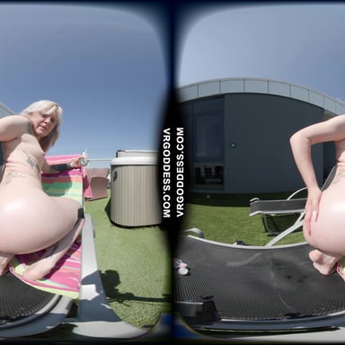 Pale Brille Fingering Herself Outdoors Under The Hot Sun With Oil VRgoddess vr porn video