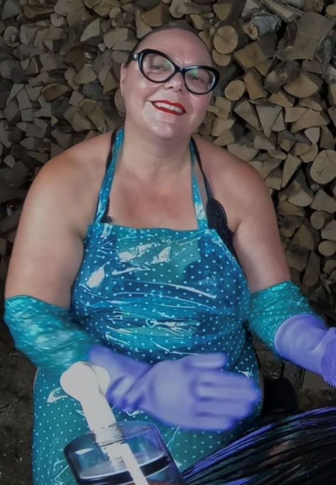 Mistress April VR