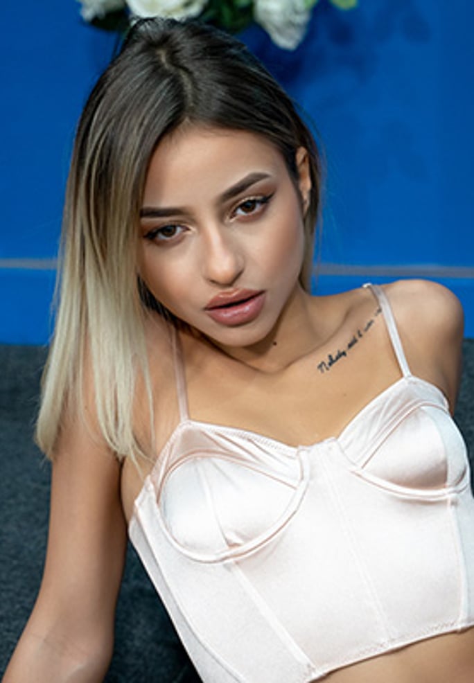 Milena Bloomy VR