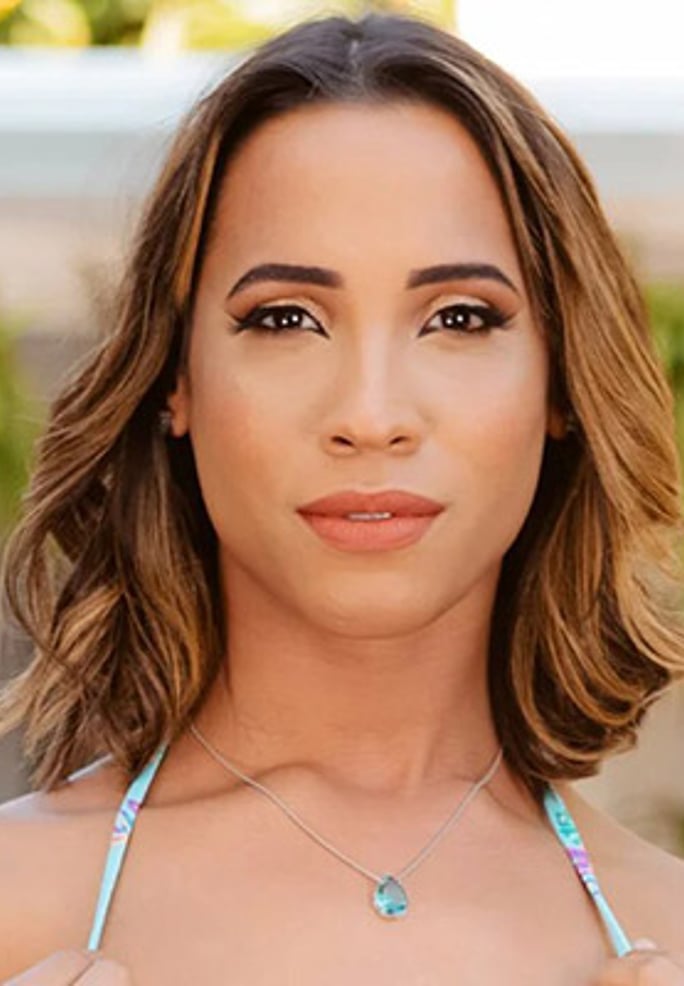 Cassia Fernandez VR