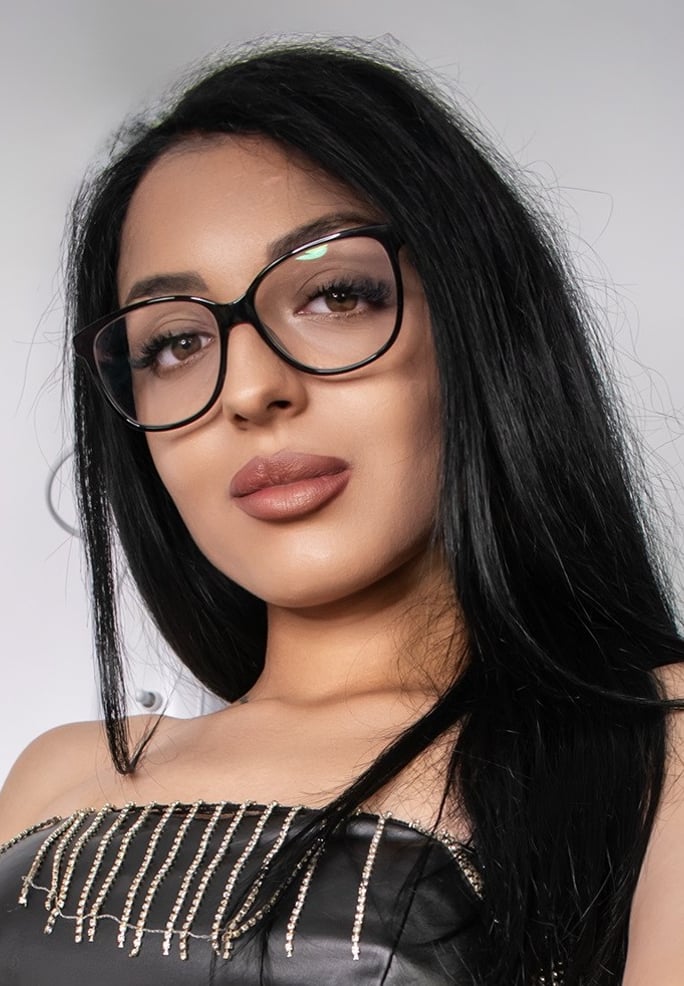 Ebony Eighteen VR