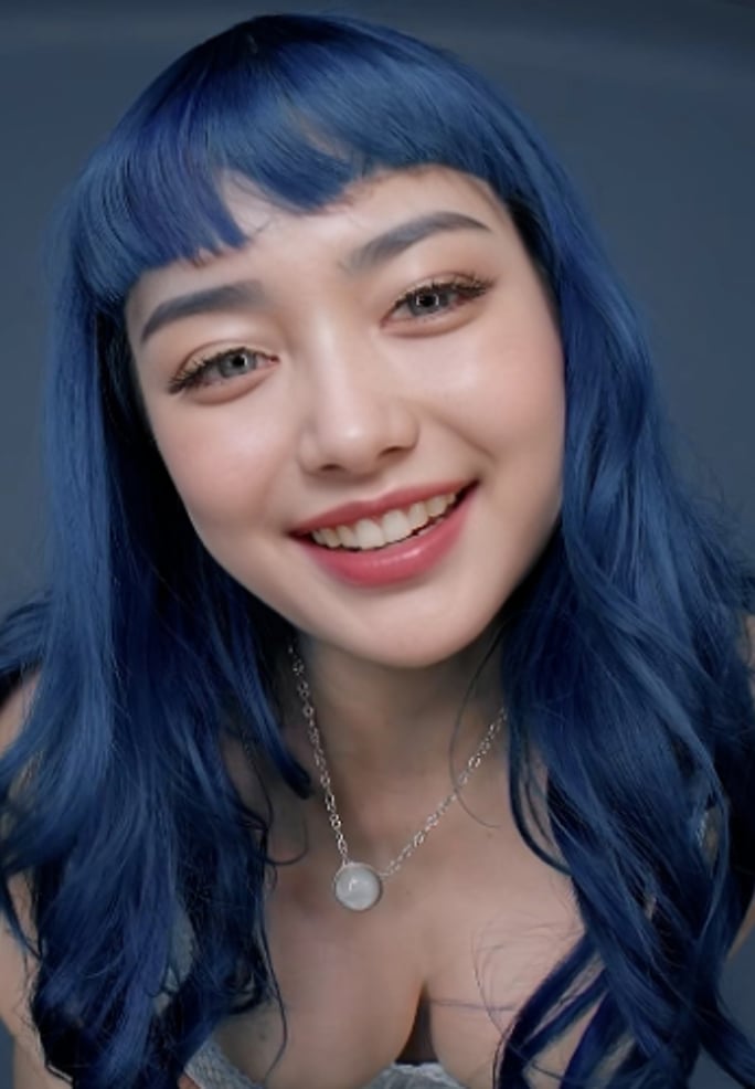 Yuna Layla VR