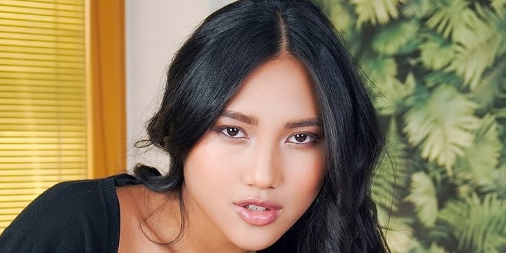 Fucking A Sexy Asian Thief At Home