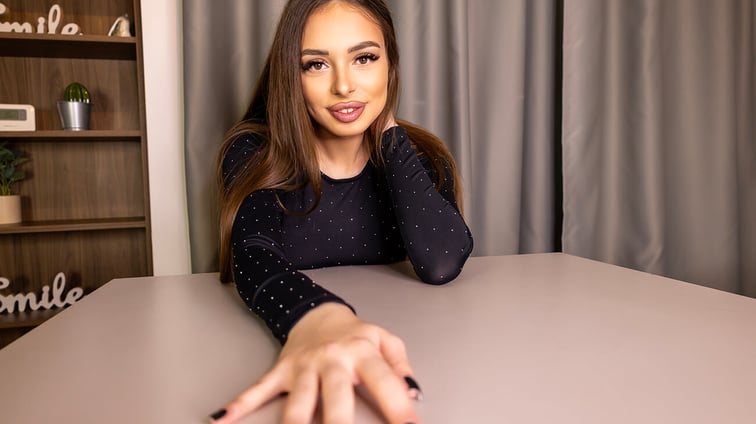 Bella Young - The First Date You’ll Never Forget Bella Young WoowVR vr porn video