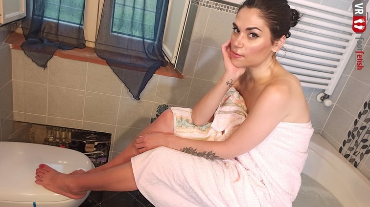 Gorgeously beautiful Chiara Takes A Warm Bath Chiara VRFootFetish vr porn video