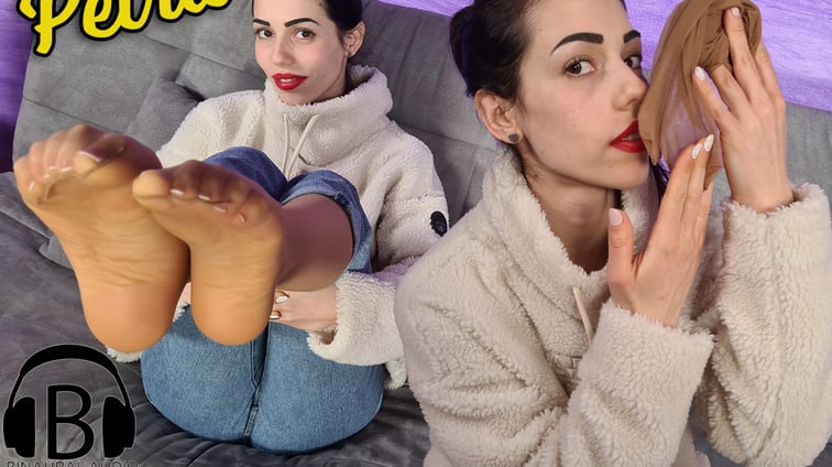 Gorgeous Petra In Knee-High Nylons And Super Cozy Slippers Petra VRFootFetish vr porn video