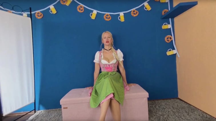 Herrin im Dirndl lässt Dich wichsen Blonde Hexe BlondeHexe vr porn video