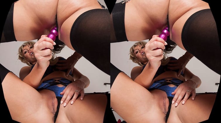 Brett Rossi & Abella Danger Upskirt - Hot Babes VR Facesitting Abella Danger, Brett Rossi HologirlsVR vr porn video