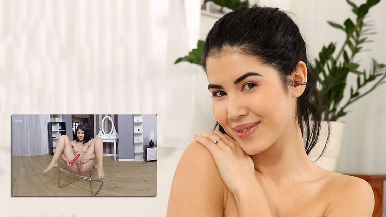 Mouth Or Pussy Lady Dee VirtualPee vr porn video