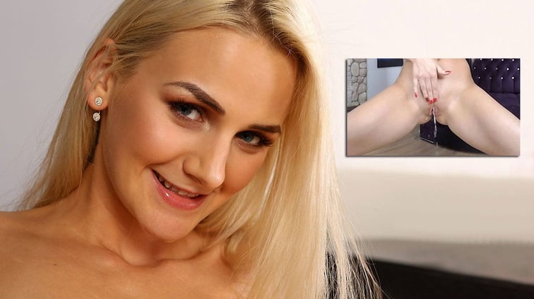 Katy Tastes Her Piss Katy Sky VirtualPee vr porn video