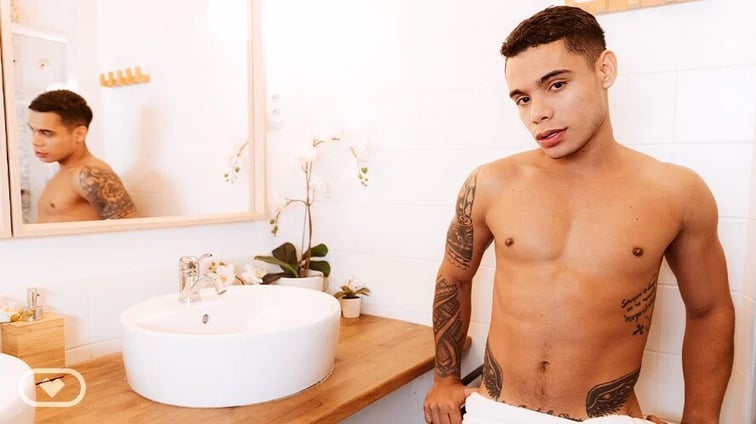 [Gay] Hard in the Bathroom Randy Junior VirtualRealGay vr porn video