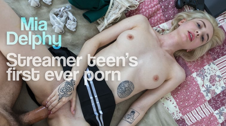 Streamer Teen's First Ever Porn Mia Delphy perVRt vr porn video
