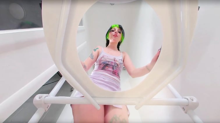 Alt Girl Caught Off Guard by Human Toilet Kitty Camtime Toilet VR Cam vr porn video