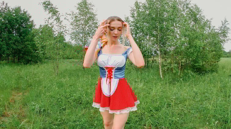 Samantha Rouge In The Open Field Samantha Rouge Plushies TV vr porn video