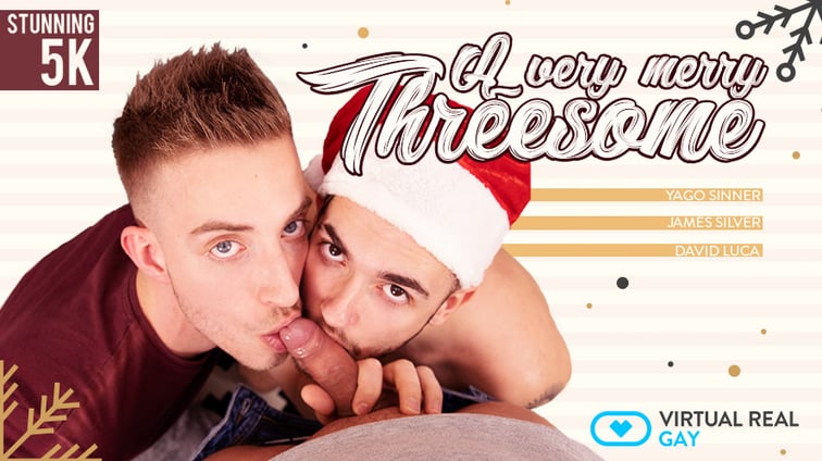 [Gay] A Very Merry Threesome David Luca David Luca, James Silver, Yago Sinner VirtualRealGay vr porn video